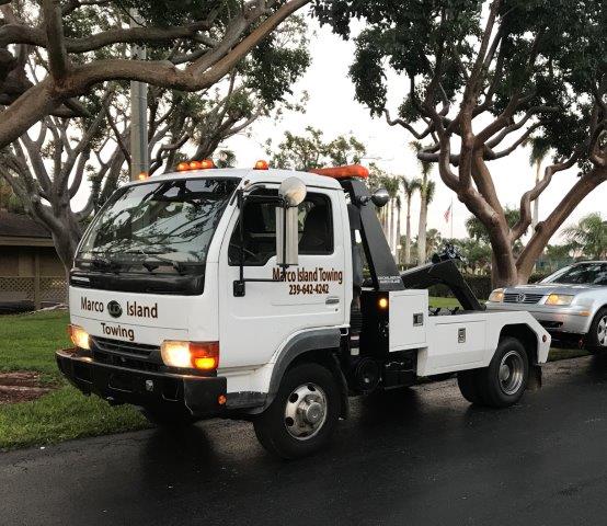 Tow truck wheel lift